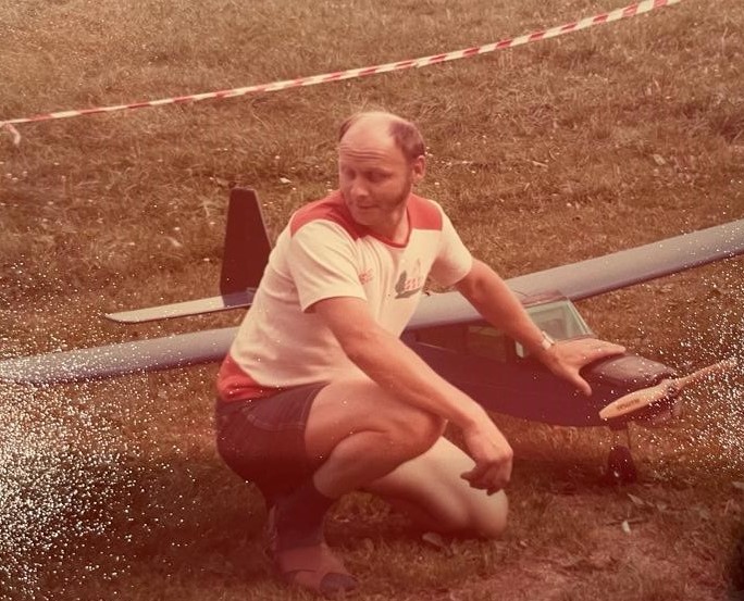 Walti mit seinem Biglift kurz vor dem Start auf dem Flugplatz Sichtern in 1985